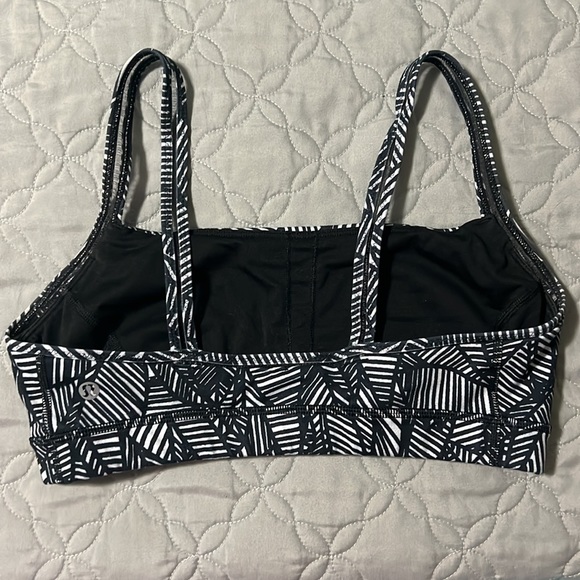 Lululemon Straight Up Bra
Banana Leaf White Black - Picture 5 of 6